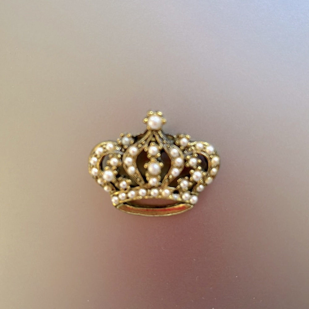 VINTAGE GOLD TONE ROYAL CROWN PIN
